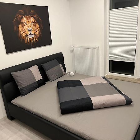 Stunning 2-Room Penthouse With Lakeview W11 Bukarest Kültér fotó