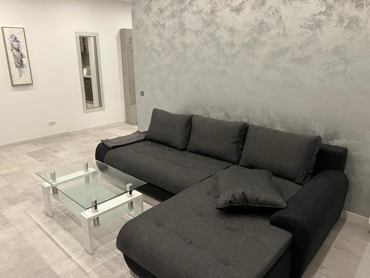 Stunning 2-Room Penthouse With Lakeview W11 Bukarest Kültér fotó