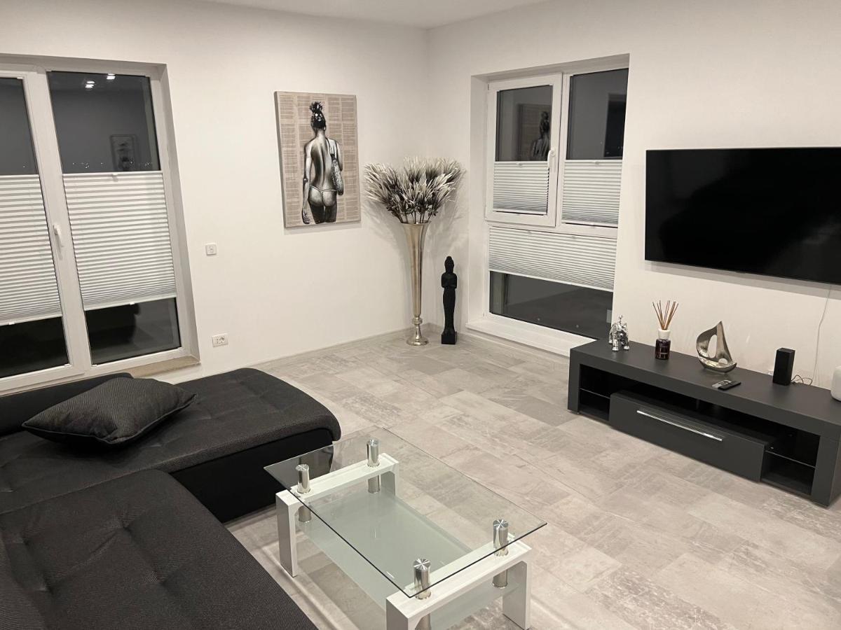Stunning 2-Room Penthouse With Lakeview W11 Bukarest Kültér fotó