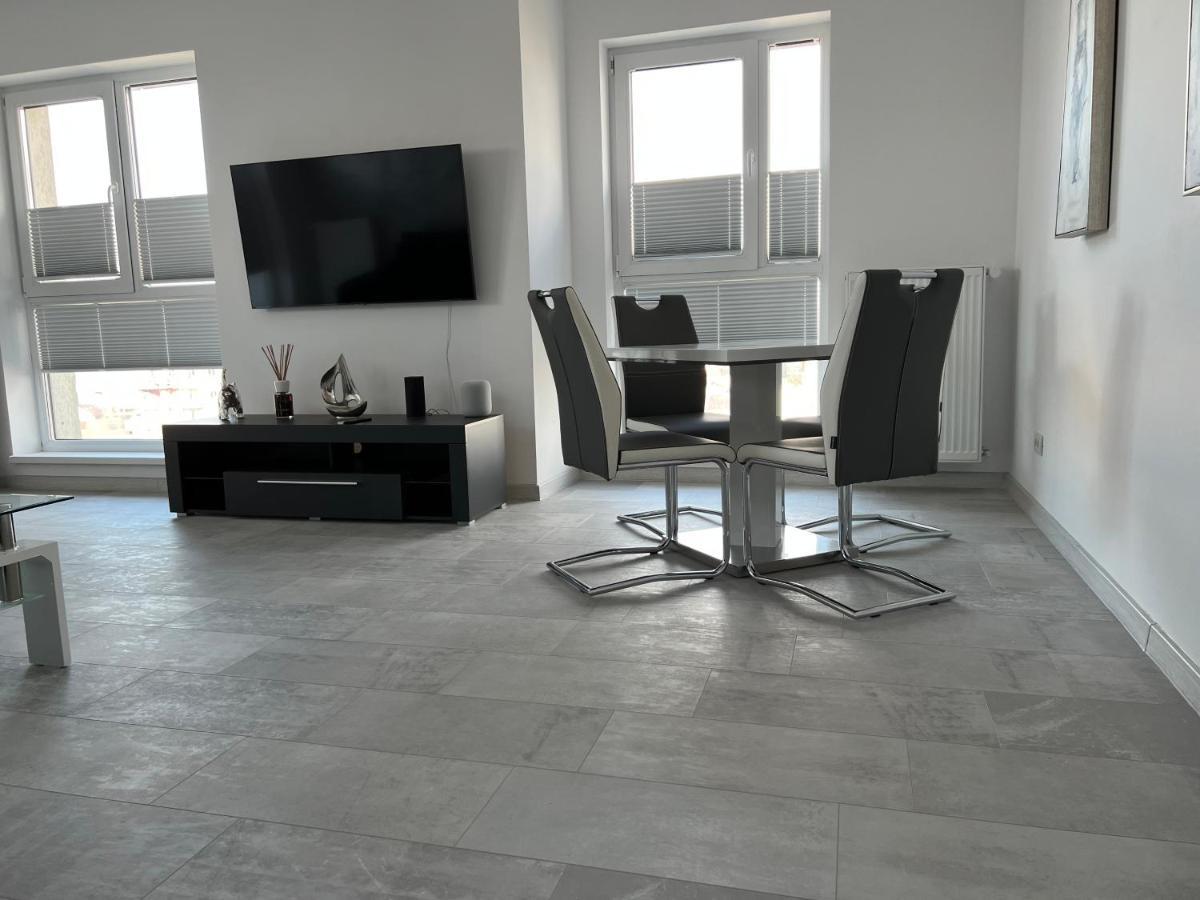 Stunning 2-Room Penthouse With Lakeview W11 Bukarest Kültér fotó