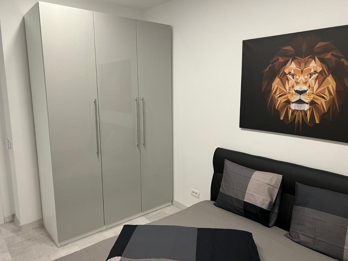 Stunning 2-Room Penthouse With Lakeview W11 Bukarest Kültér fotó