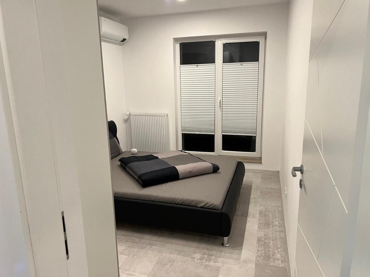 Stunning 2-Room Penthouse With Lakeview W11 Bukarest Kültér fotó