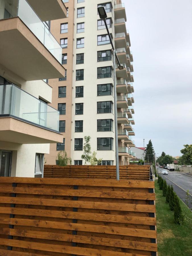 Stunning 2-Room Penthouse With Lakeview W11 Bukarest Kültér fotó
