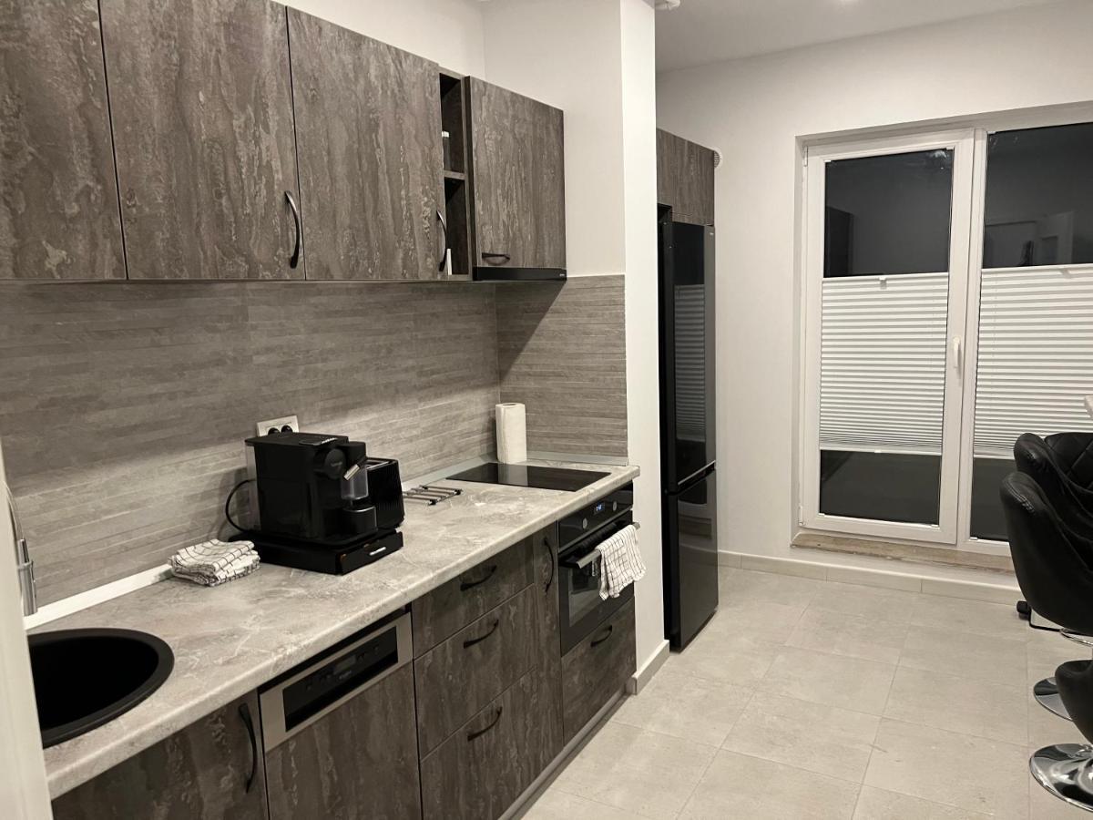 Stunning 2-Room Penthouse With Lakeview W11 Bukarest Kültér fotó