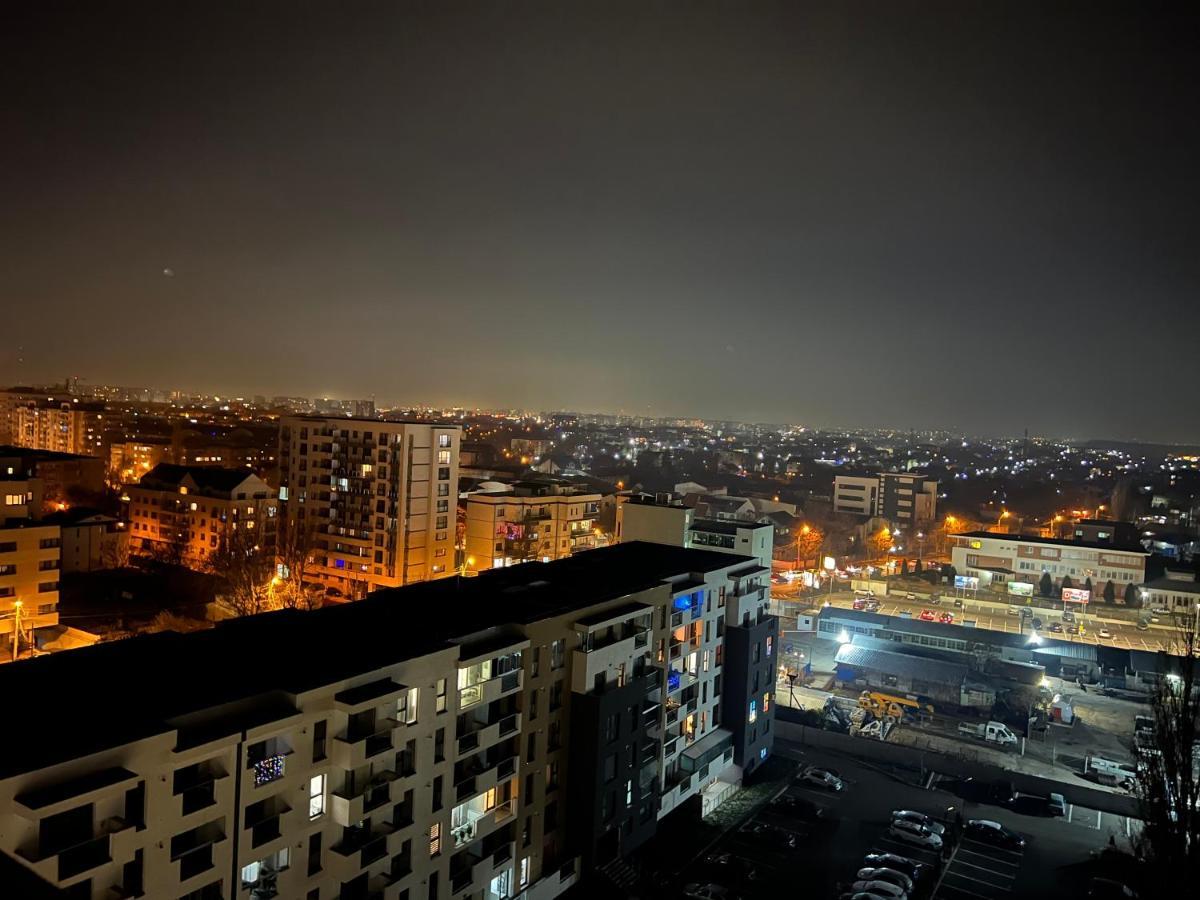 Stunning 2-Room Penthouse With Lakeview W11 Bukarest Kültér fotó