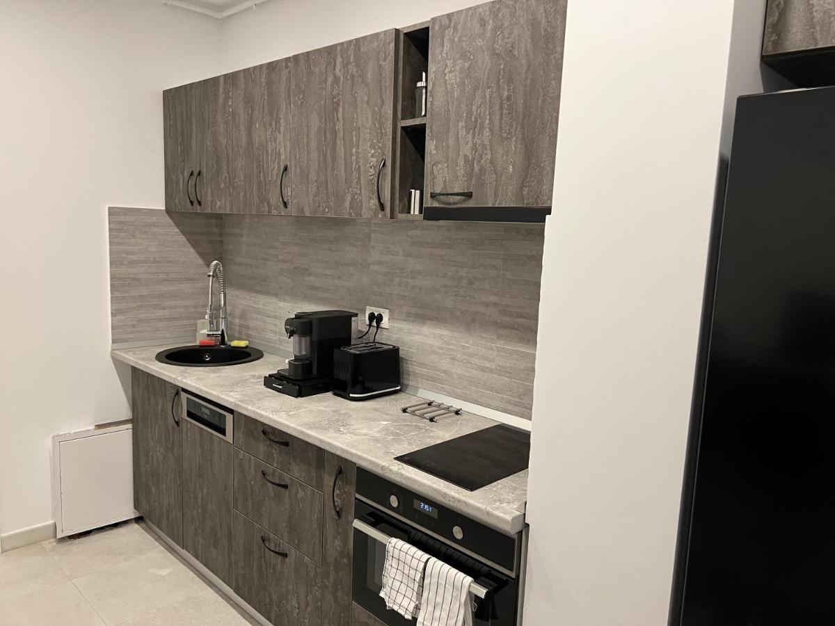 Stunning 2-Room Penthouse With Lakeview W11 Bukarest Kültér fotó