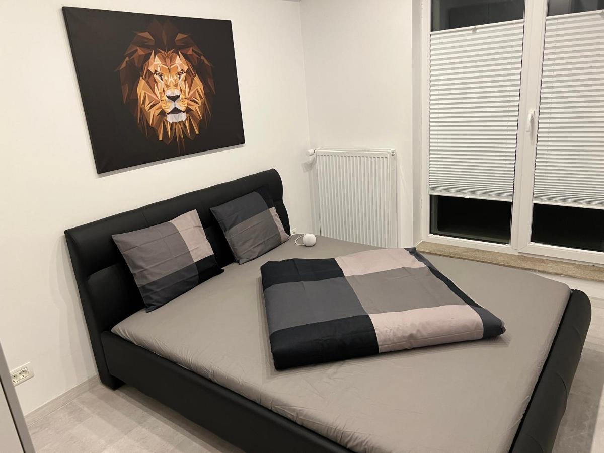 Stunning 2-Room Penthouse With Lakeview W11 Bukarest Kültér fotó